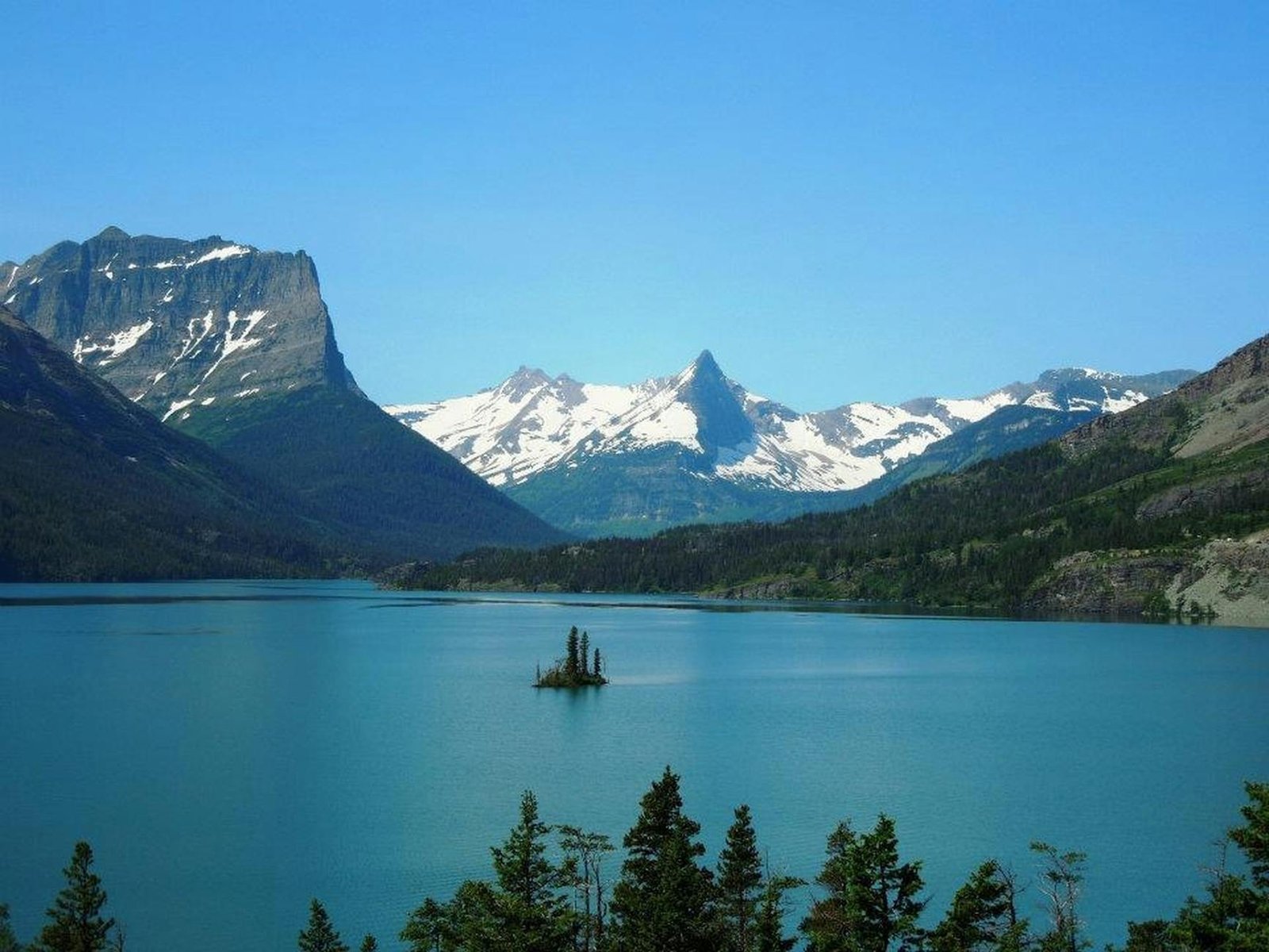 Going-to-the-Sun Road and the snow-capped peaks of Glacier National Park, Montana